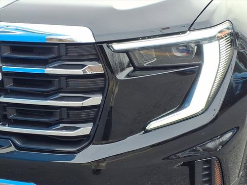 Used 2025 GMC Acadia Elevation image 8