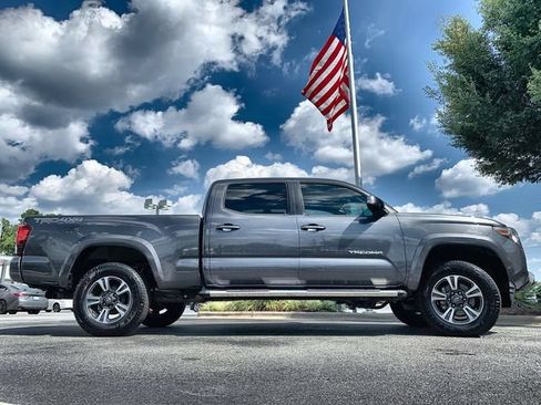 Used 2019 Toyota Tacoma TRD Sport AWD/4WD image 9