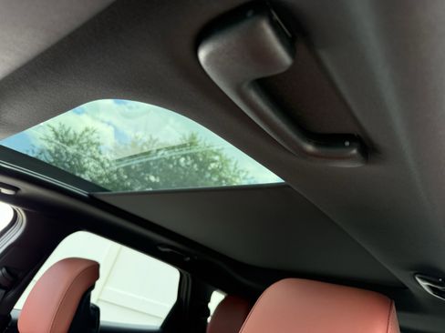 New 2025 Kia Sportage SX image 28