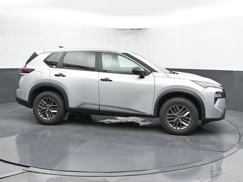 Used 2024 Nissan Rogue S FWD image 4