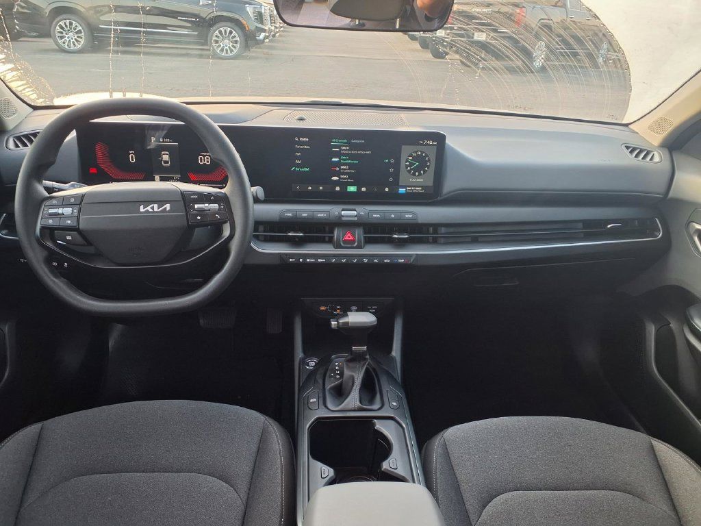Certified 2025 Kia K4 FWD image 3