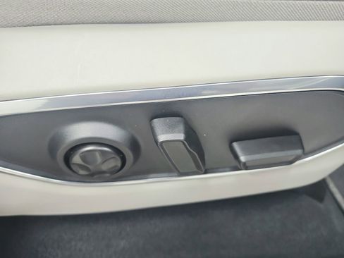 Used 2025 Jeep Wagoneer 2WD image 44
