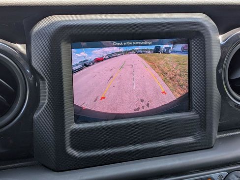 Used 2021 Jeep Wrangler Unlimited Sport AWD/4WD image 24