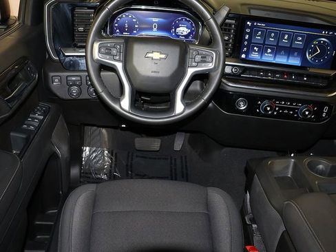 Used 2023 Chevrolet Silverado 1500 LT AWD/4WD image 3
