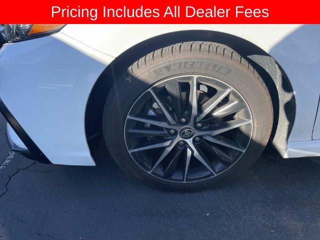 Used 2022 Toyota Camry SE FWD image 2