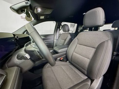 Used 2025 Chevrolet Traverse LT FWD image 23