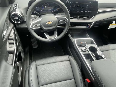 New 2027 Chevrolet Equinox LT w/ Convenience Package II FWD image 11