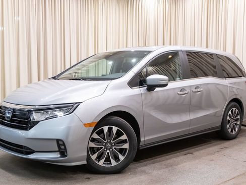 Used 2024 Honda Odyssey EX-L image 2