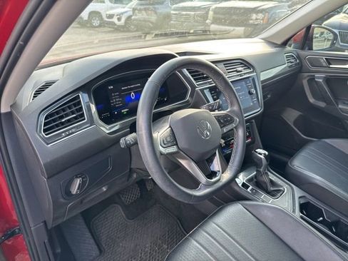 Used 2022 Volkswagen Tiguan SE image 9