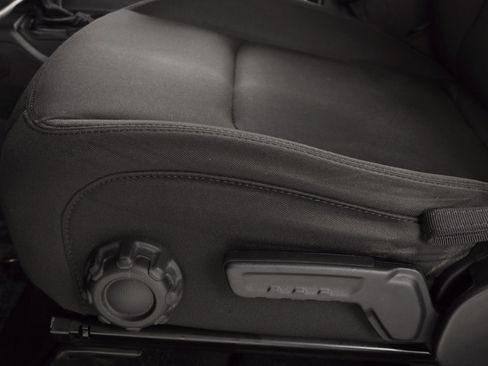 Used 2021 Jeep Wrangler Unlimited Sahara image 32