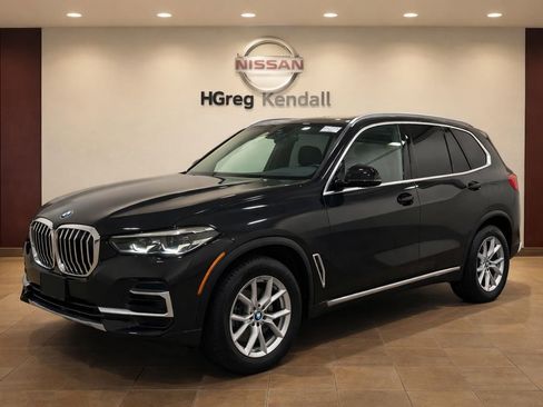 Used 2022 BMW X5 xDrive40i w/ Premium Package AWD/4WD image 3