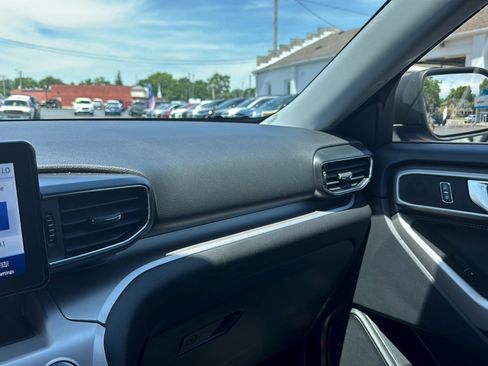Used 2022 Ford Explorer XLT w/ Equipment Group 202A RWD image 17