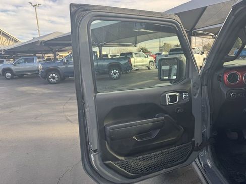 Used 2022 Jeep Wrangler Rubicon image 6