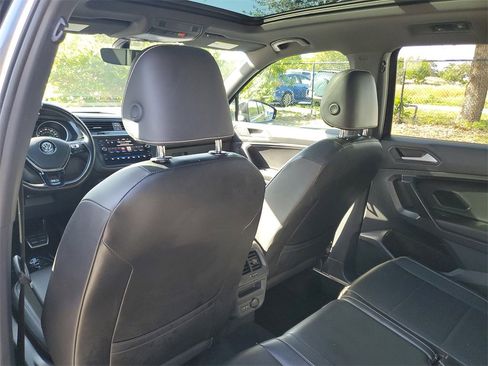 Used 2021 Volkswagen Tiguan SE R-Line image 12