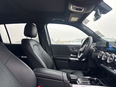 Used 2021 Mercedes-Benz GLB 250 4MATIC image 11