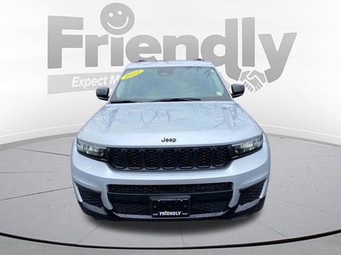Used 2023 Jeep Grand Cherokee L Limited w/ Black Appearance Package AWD/4WD image 2