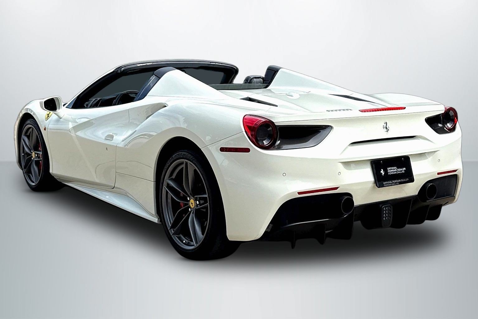 Used 2018 Ferrari 488 Spider RWD image 5
