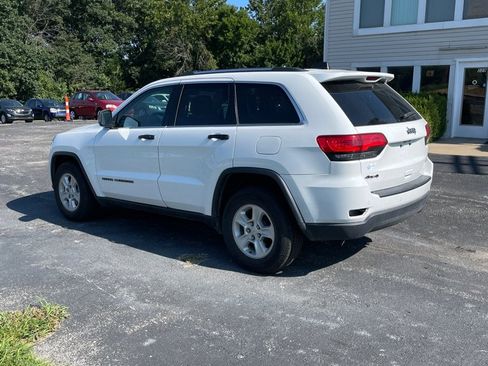 Used 2017 Jeep Grand Cherokee Laredo w/ Quick Order Package 23E AWD/4WD image 3