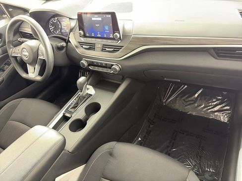 Used 2025 Nissan Altima 2.5 SV FWD image 25