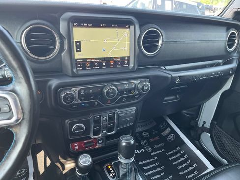 Used 2023 Jeep Wrangler Unlimited Rubicon 4xe w/ Cold Weather Group AWD/4WD image 17