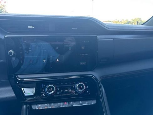 Used 2025 GMC Sierra 1500 AT4 w/ AT4 Premium Package AWD/4WD image 17