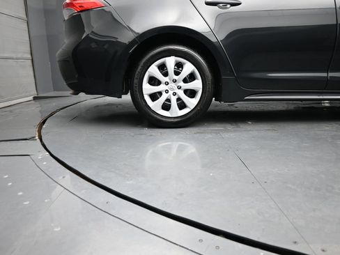 Used 2021 Toyota Corolla LE image 10