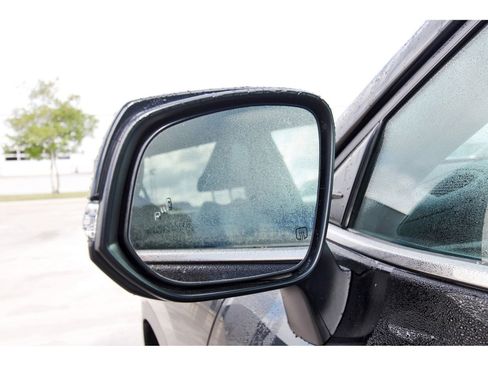 Used 2023 Toyota Highlander XLE FWD image 10