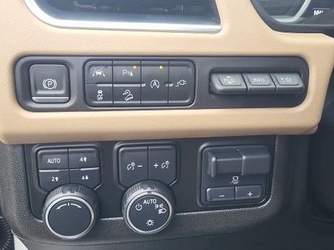 Used 2021 Chevrolet Suburban Premier w/ Premium Package image 10