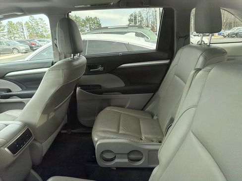 Used 2015 Toyota Highlander XLE image 19