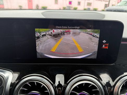 Used 2023 Mercedes-Benz GLB 250 4MATIC image 18
