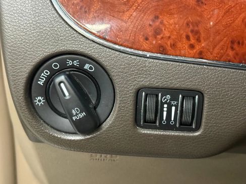 Used 2013 Chrysler Town & Country Touring-L w/ Driver Convenience Group image 36