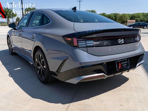 Used 2024 Hyundai Sonata SEL FWD image 2