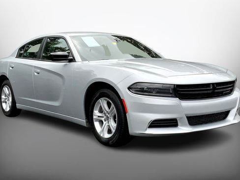 Used 2023 Dodge Charger SXT image 3