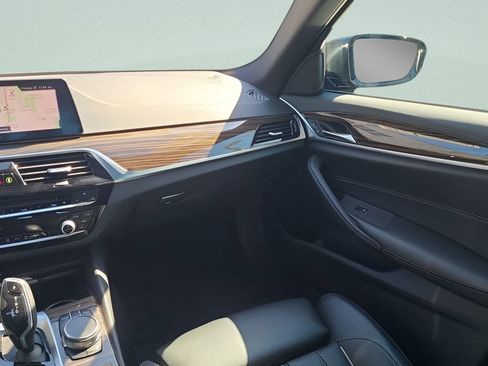 Used 2019 BMW 530i w/ Convenience Package image 3
