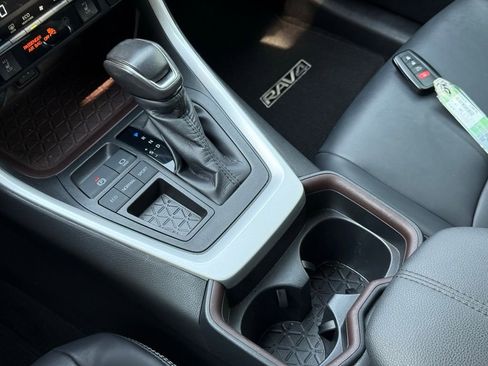 Used 2019 Toyota RAV4 Limited FWD image 35