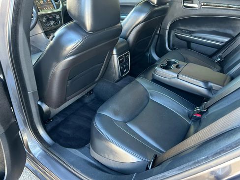 Used 2015 Chrysler 300 C image 23