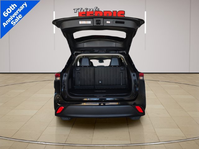 Used 2022 Toyota Highlander XLE AWD/4WD image 9
