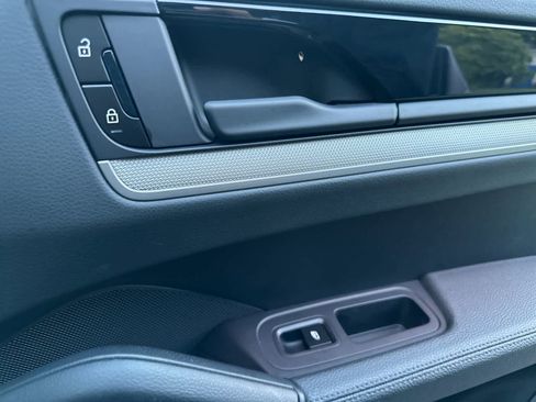 Used 2025 Porsche Cayenne image 19