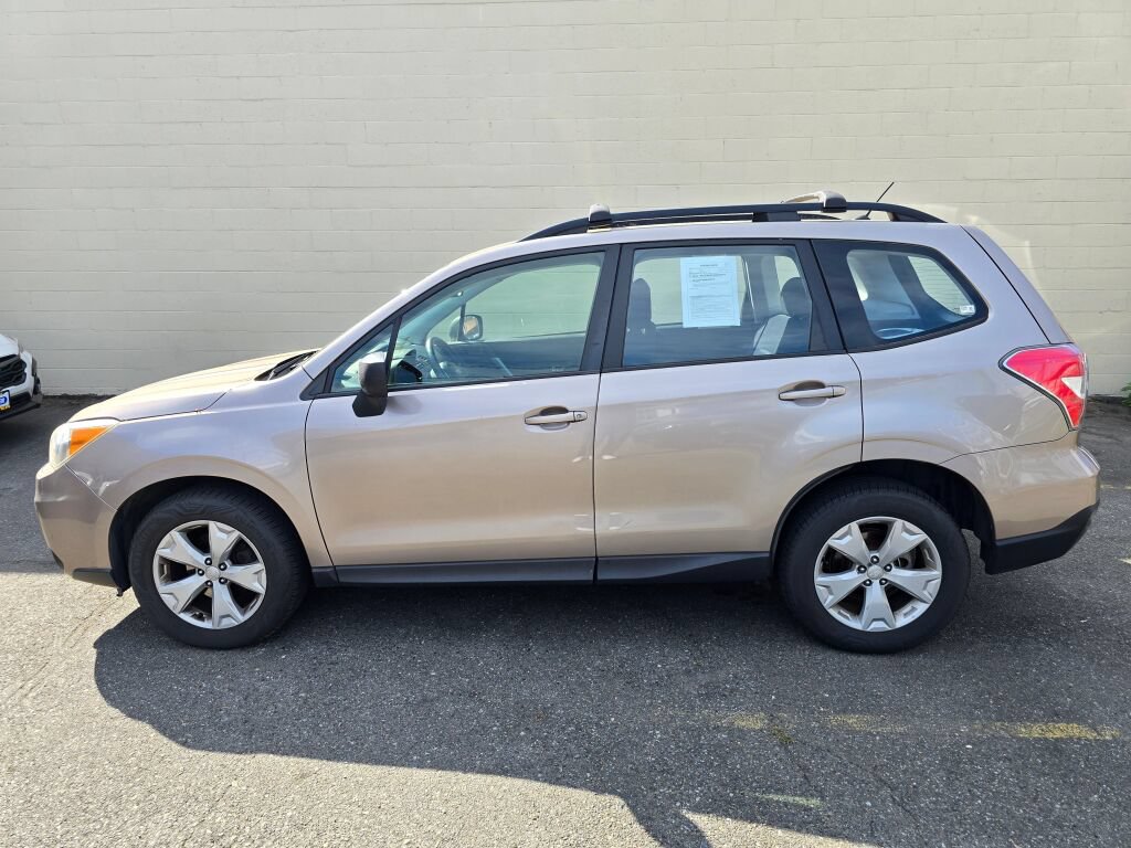 Used 2015 Subaru Forester 2.5i w/ Alloy Wheel Package AWD/4WD image 4