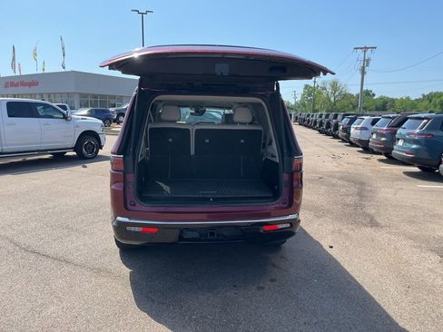 Used 2022 Jeep Wagoneer Series II AWD/4WD image 32