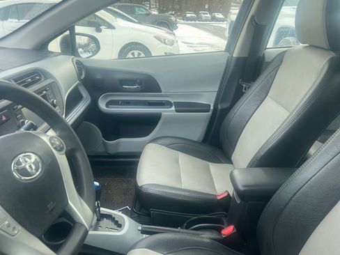 Used 2012 Toyota Prius C Three image 3