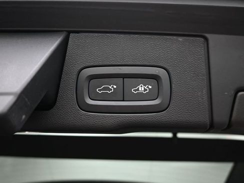 Used 2023 Volvo XC60 B5 Plus AWD/4WD image 33