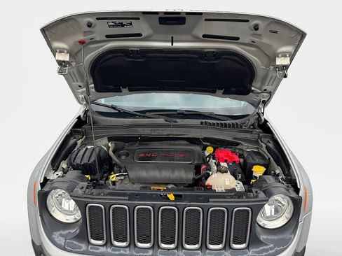 Used 2018 Jeep Renegade Latitude w/ Cold Weather Group AWD/4WD image 24