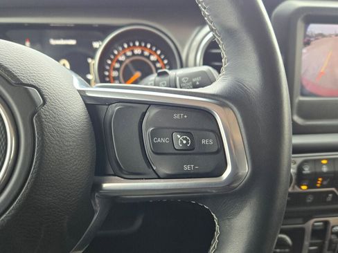 Used 2018 Jeep Wrangler Unlimited Sahara w/ Cold Weather Group image 33