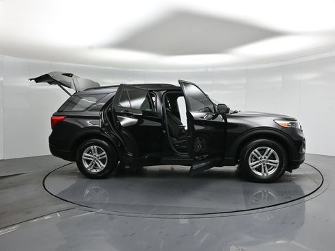 Certified 2024 Ford Explorer XLT RWD image 4
