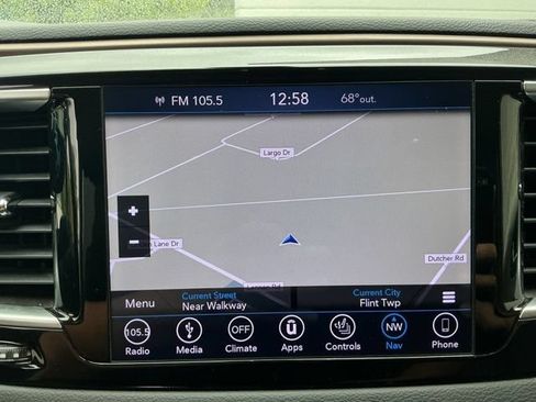 Used 2018 Chrysler Pacifica Touring-L Plus FWD image 3