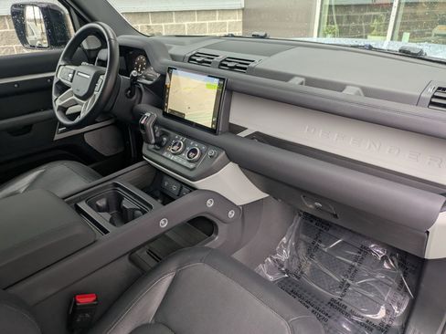 Used 2023 Land Rover Defender 130 X-Dynamic SE image 33