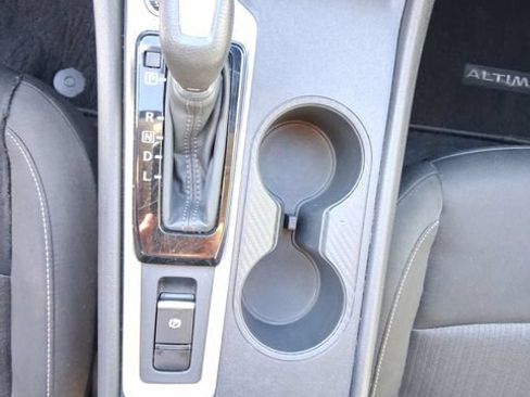 Used 2025 Nissan Altima 2.5 SV AWD/4WD image 12