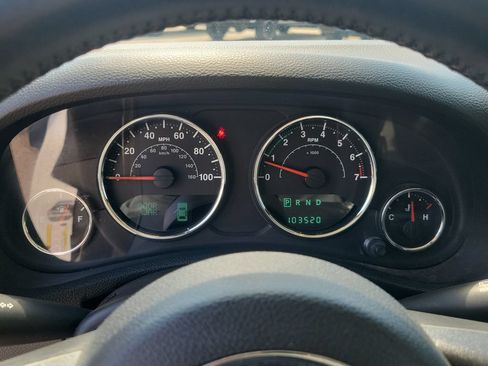 Used 2014 Jeep Wrangler Unlimited Sahara w/ Connectivity Group AWD/4WD image 22