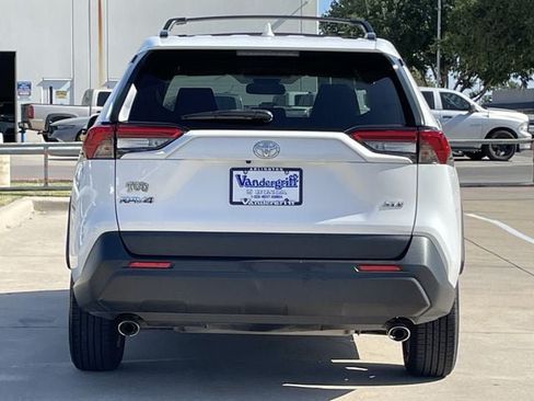 Used 2020 Toyota RAV4 XLE FWD image 5